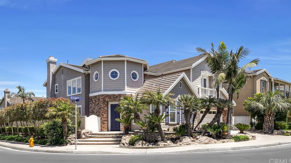 6331 Beachview Dr, Huntington Beach, CA 92648-2661