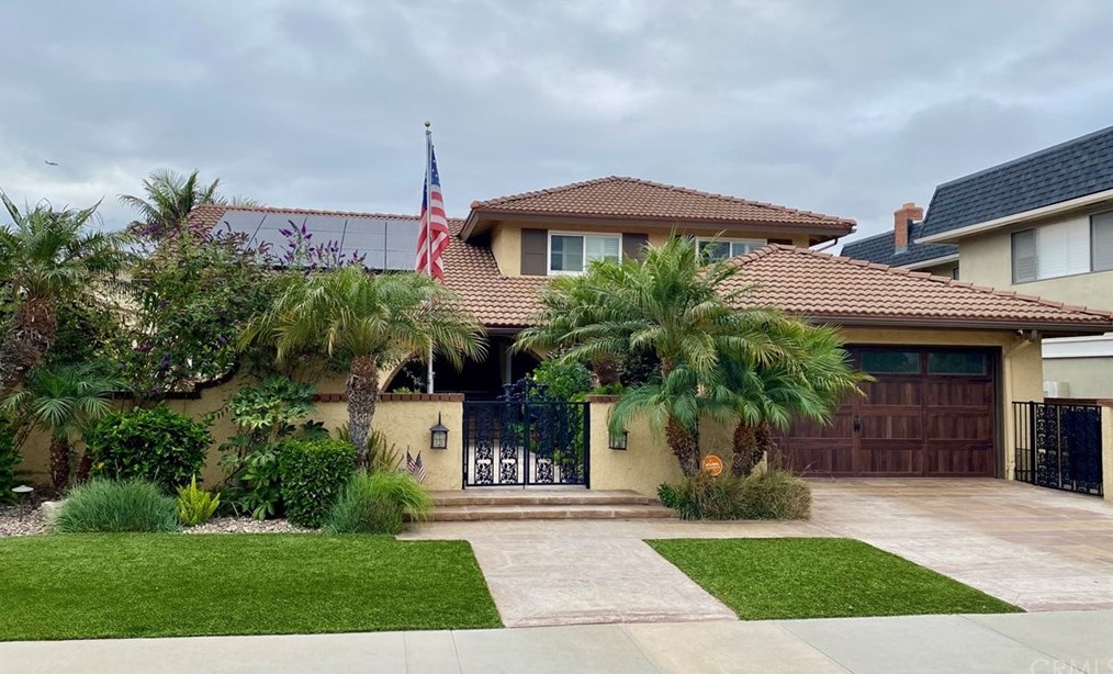 15661 Sunflower Ln, Huntington Beach, CA 92647-2920