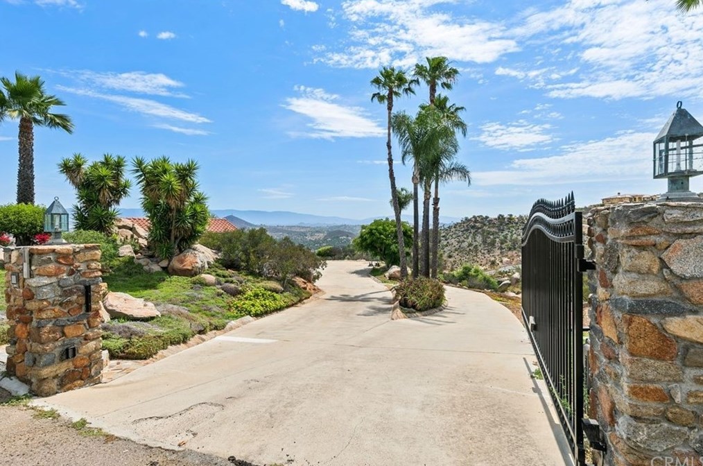 28761 Rolling Rock Rd, Escondido, CA 92026-6206