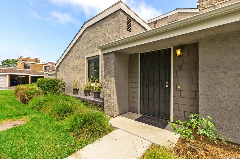 2 Summerwalk Ct #33, Newport Beach, CA 92663