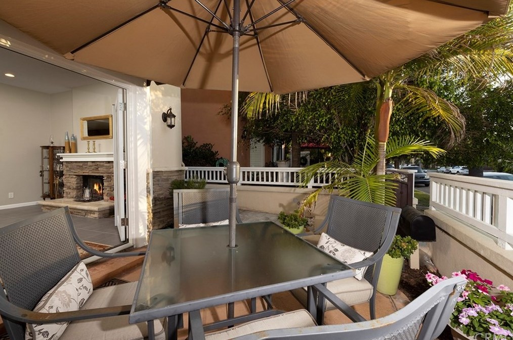216 16th St, Huntington Beach, CA 92648-4415