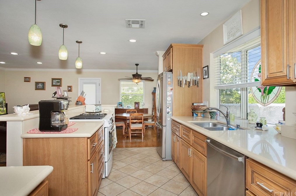 1025 S Holly Pl, West Covina, CA 91790