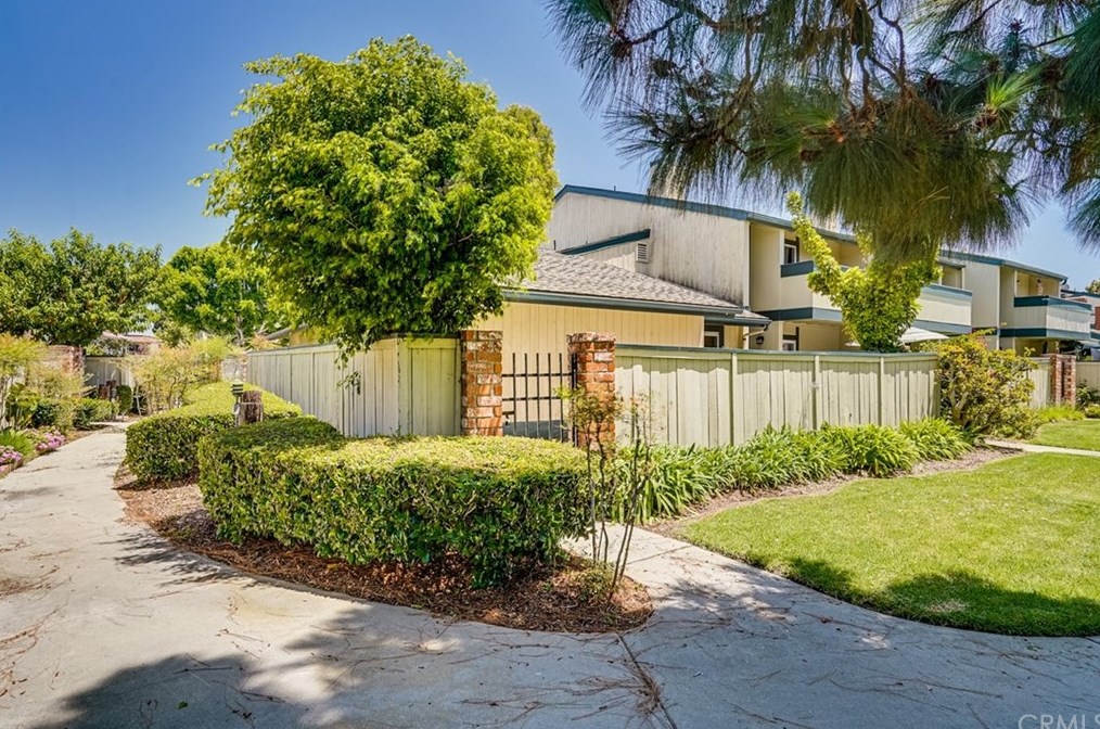 16551 Sell Cir, Huntington Beach, CA 92649-3297