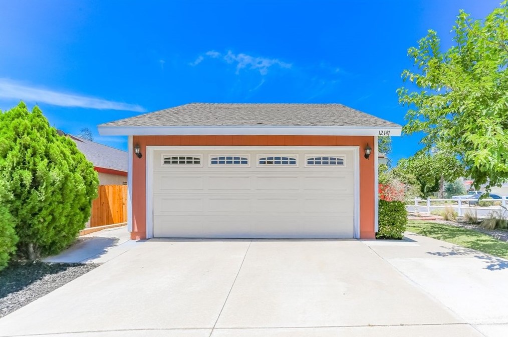 12147 Hythe St, Moreno Valley, CA 92557-6925