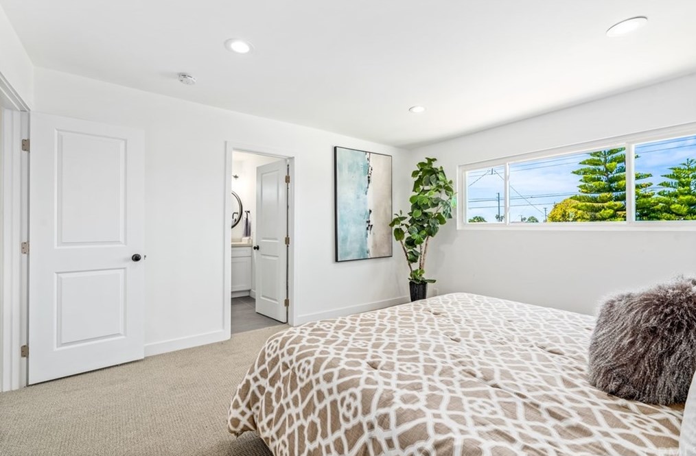 19931 Lexington Ln, Huntington Beach CA  92646-4323 exterior