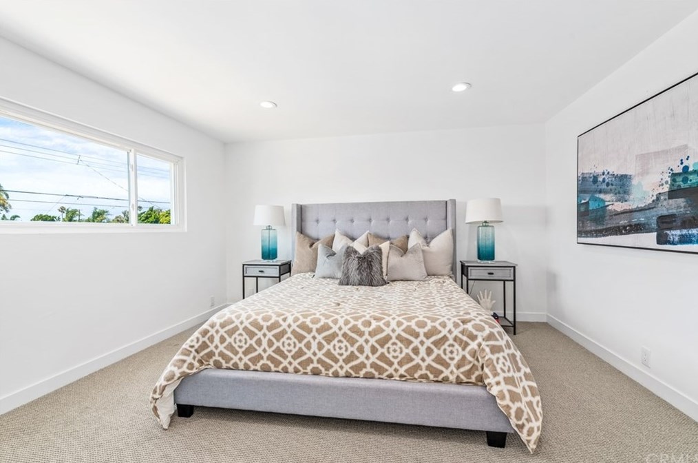 19931 Lexington Ln, Huntington Beach CA  92646-4323 exterior