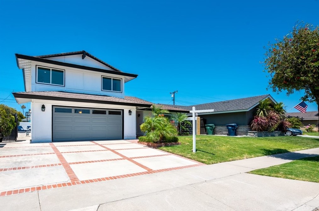 19931 Lexington Ln, Huntington Beach CA  92646-4323 exterior