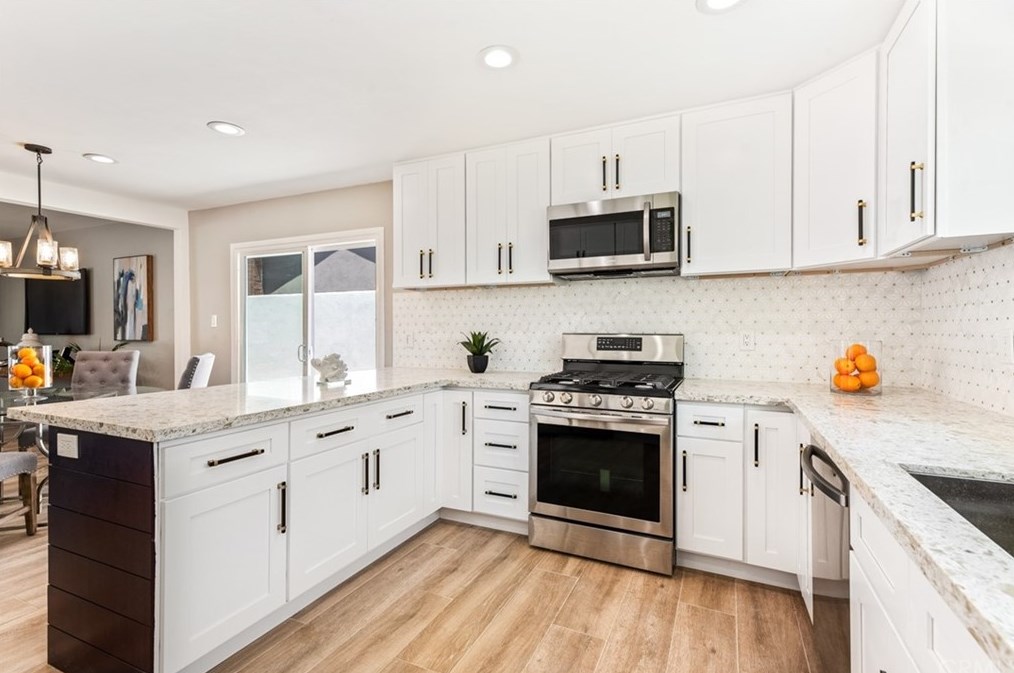 19931 Lexington Ln, Huntington Beach CA  92646-4323 exterior
