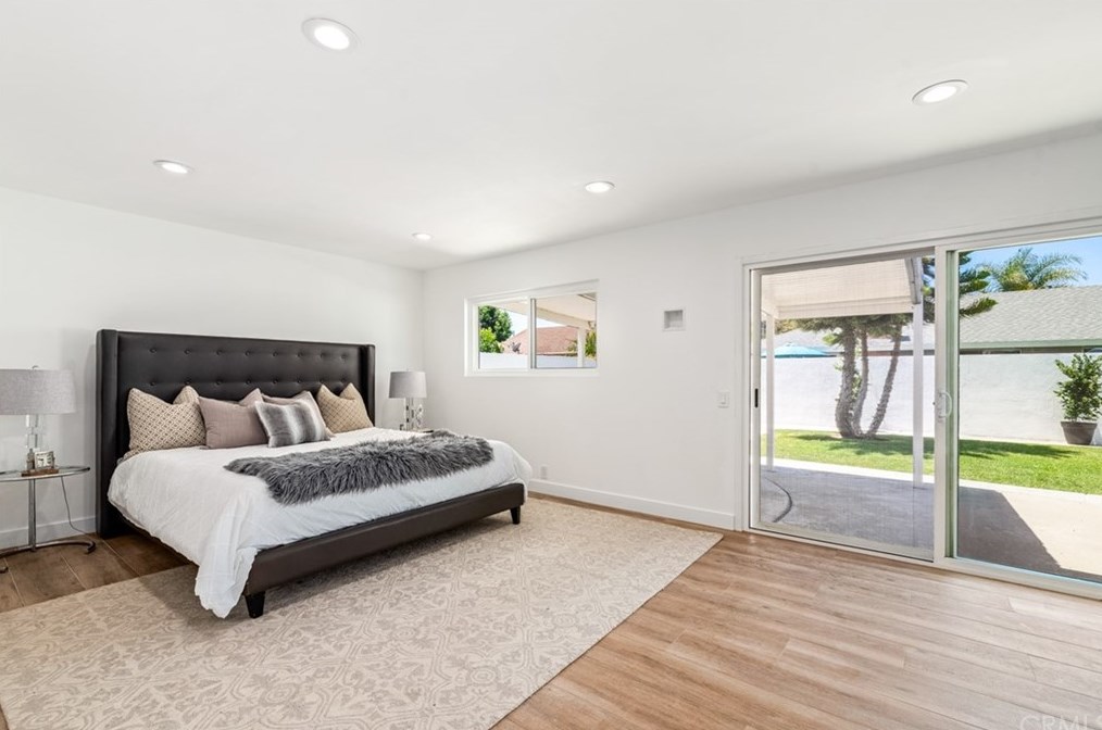 19931 Lexington Ln, Huntington Beach CA  92646-4323 exterior