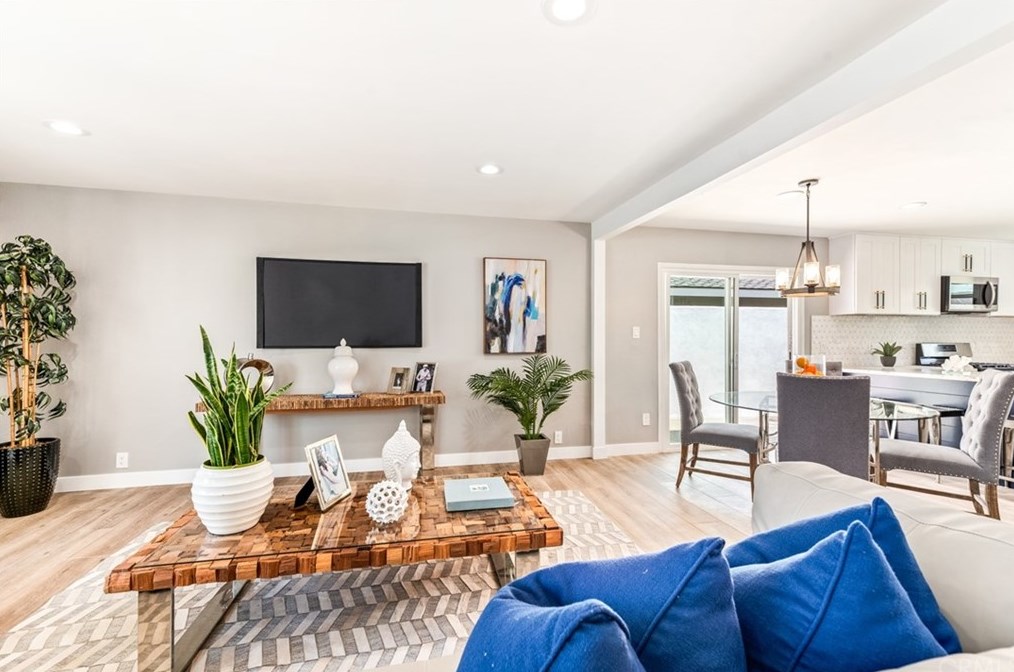 19931 Lexington Ln, Huntington Beach CA  92646-4323 exterior