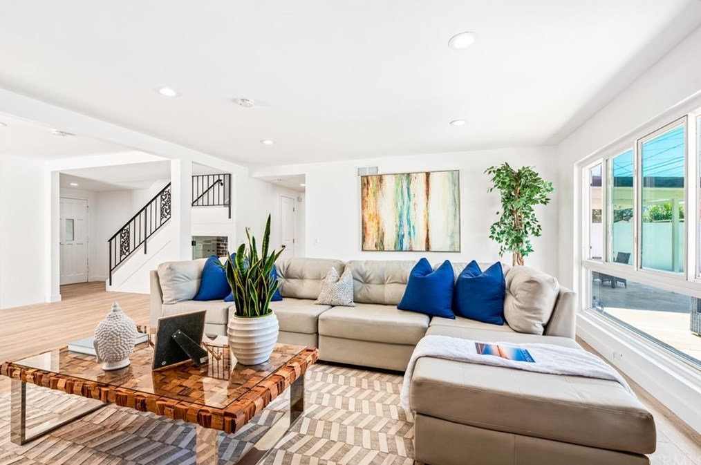 19931 Lexington Ln, Huntington Beach CA  92646-4323 exterior