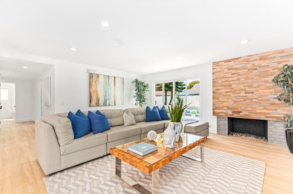 19931 Lexington Ln, Huntington Beach CA  92646-4323 exterior