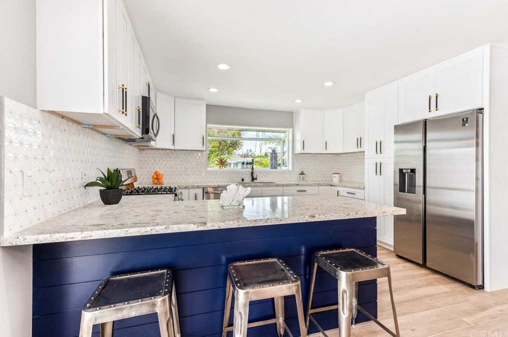 19931 Lexington Ln, Huntington Beach CA  92646-4323 exterior