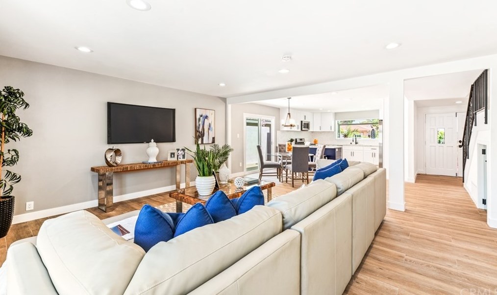 19931 Lexington Ln, Huntington Beach CA  92646-4323 exterior