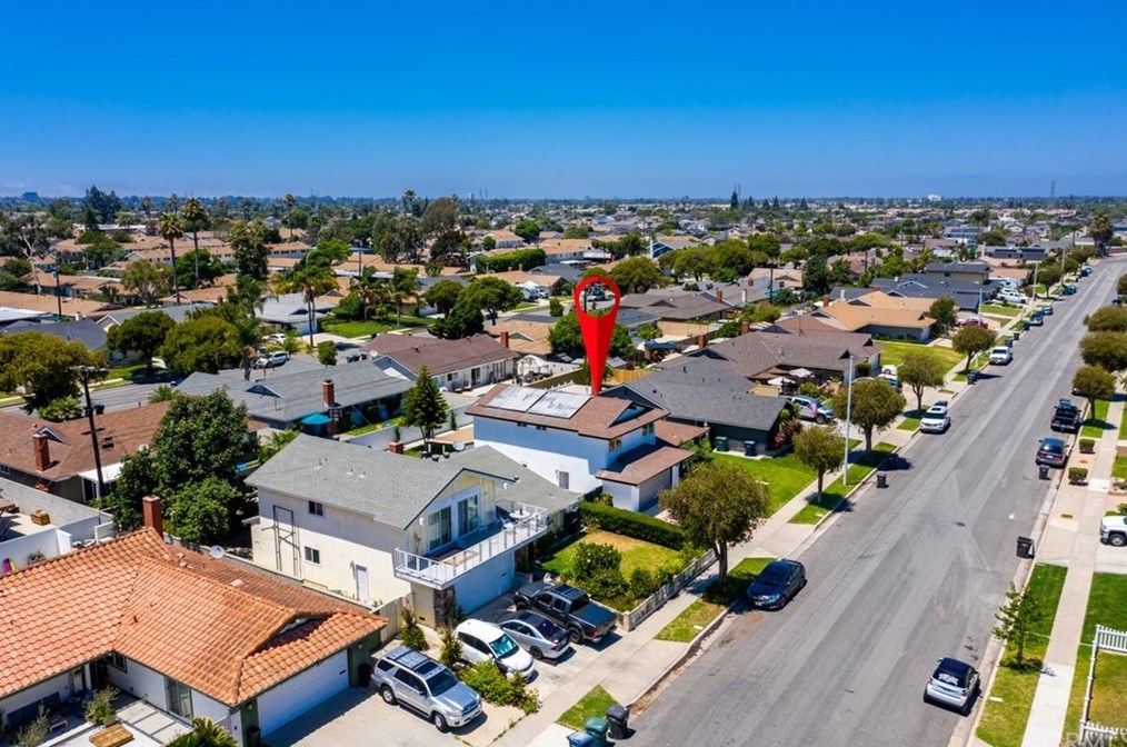 19931 Lexington Ln, Huntington Beach CA  92646-4323 exterior