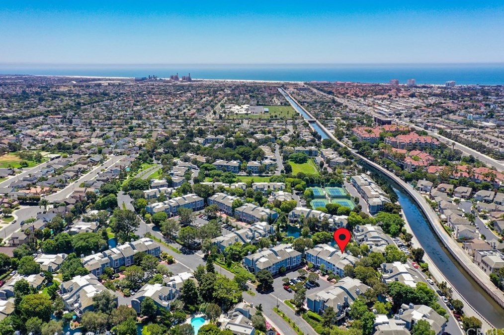 8111 Atwater Cir, Huntington Beach, CA 92646-4458