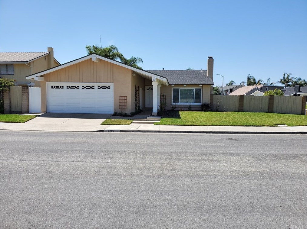 19931 Leecrest Ln, Huntington Beach, CA 92646-3938