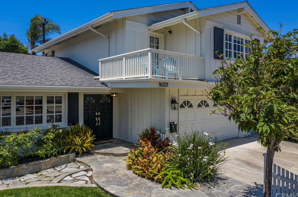 16321 Gentry Ln, Huntington Beach, CA 92647-3373