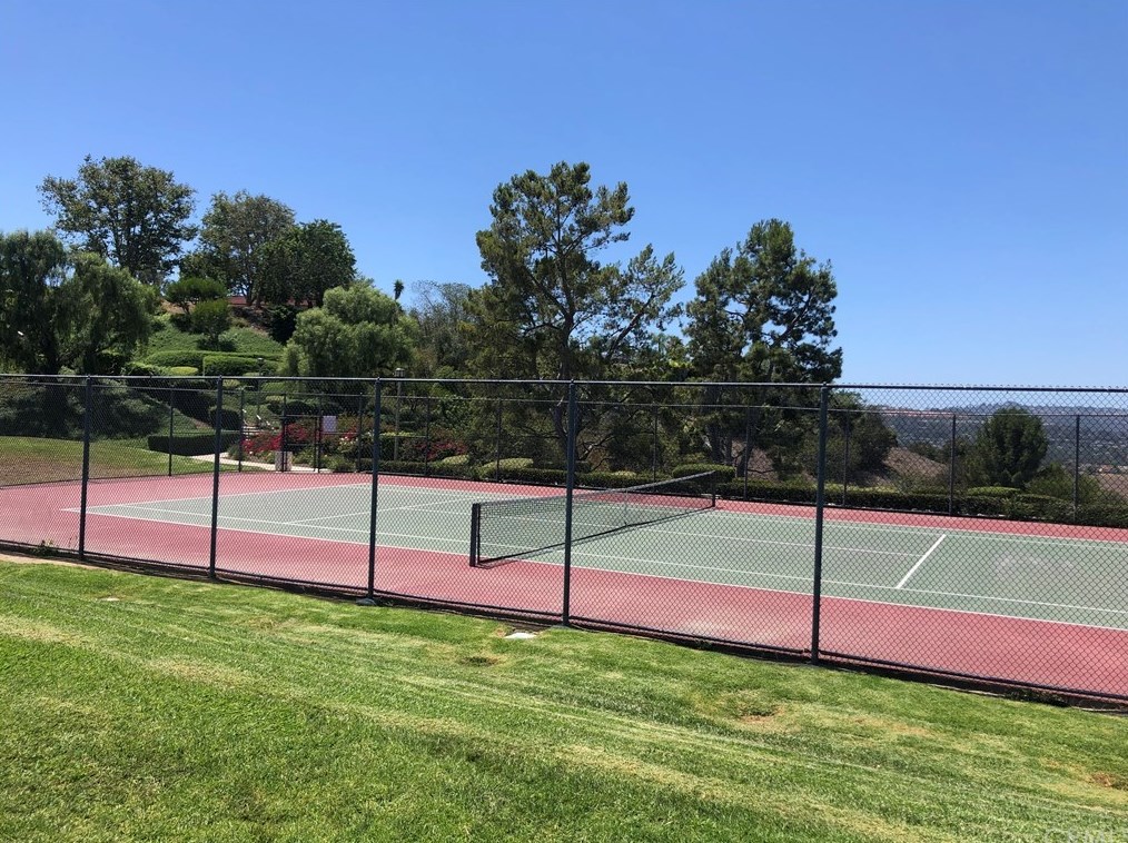 30052 Monteras St, Laguna Beach CA  92677-8820 exterior