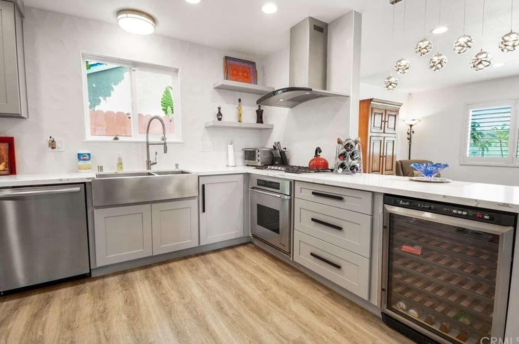 6061 Glenwood Dr, Huntington Beach, CA 92647-2219