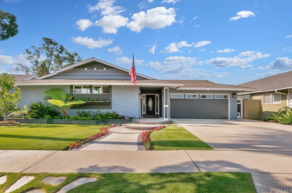 1047 Cheyenne St, Costa Mesa, CA 92626