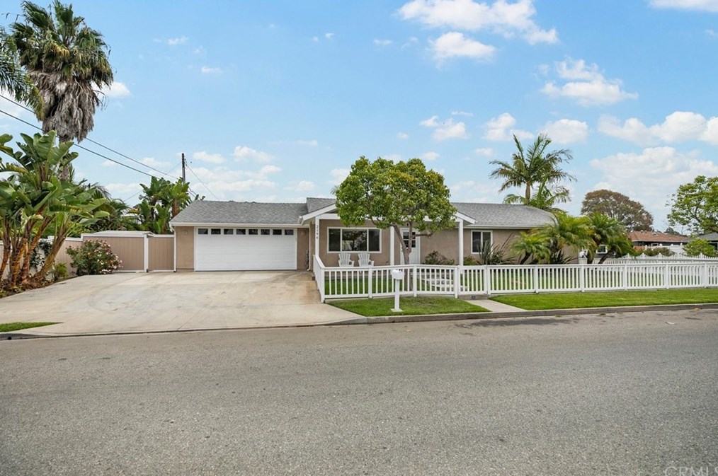 2196 State Ave, Costa Mesa, CA 92627-4869