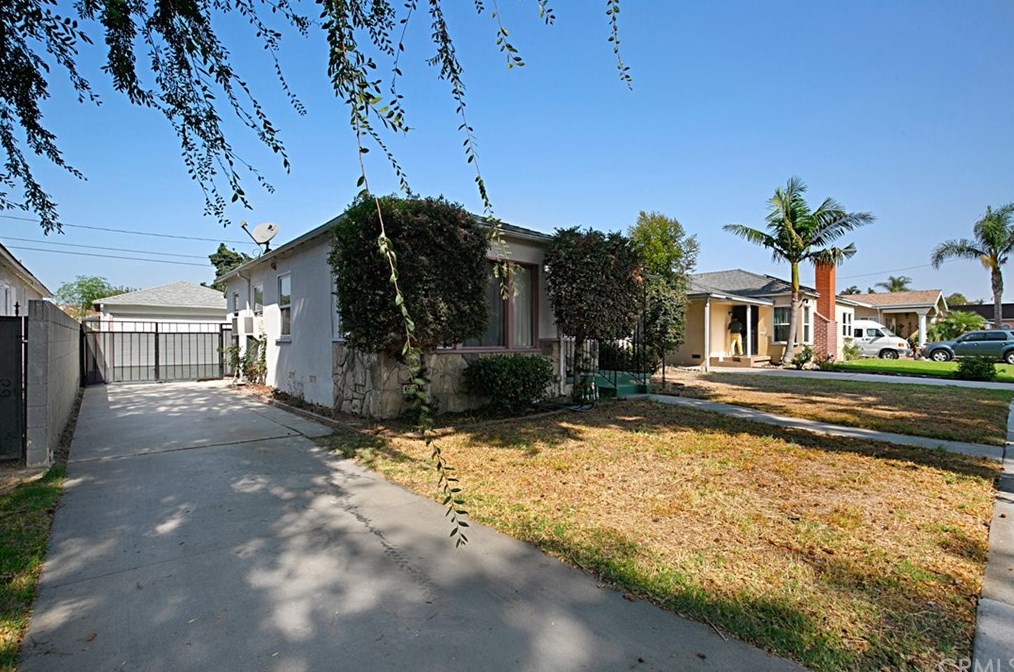 10841 Elm Ave, Lynwood, CA 90262