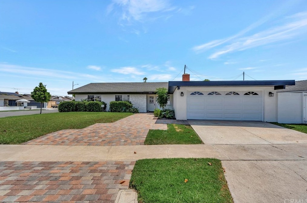 2744 Fremont Ln, Costa Mesa, CA 92626-5608