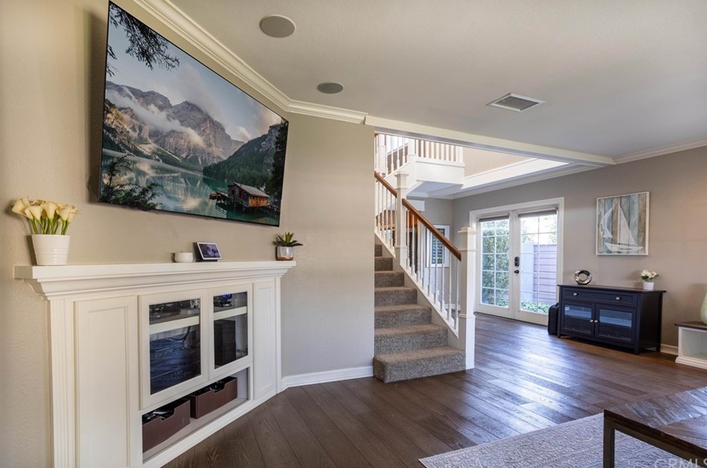229 Santa Isabel Ave, Costa Mesa, CA 92627-1528
