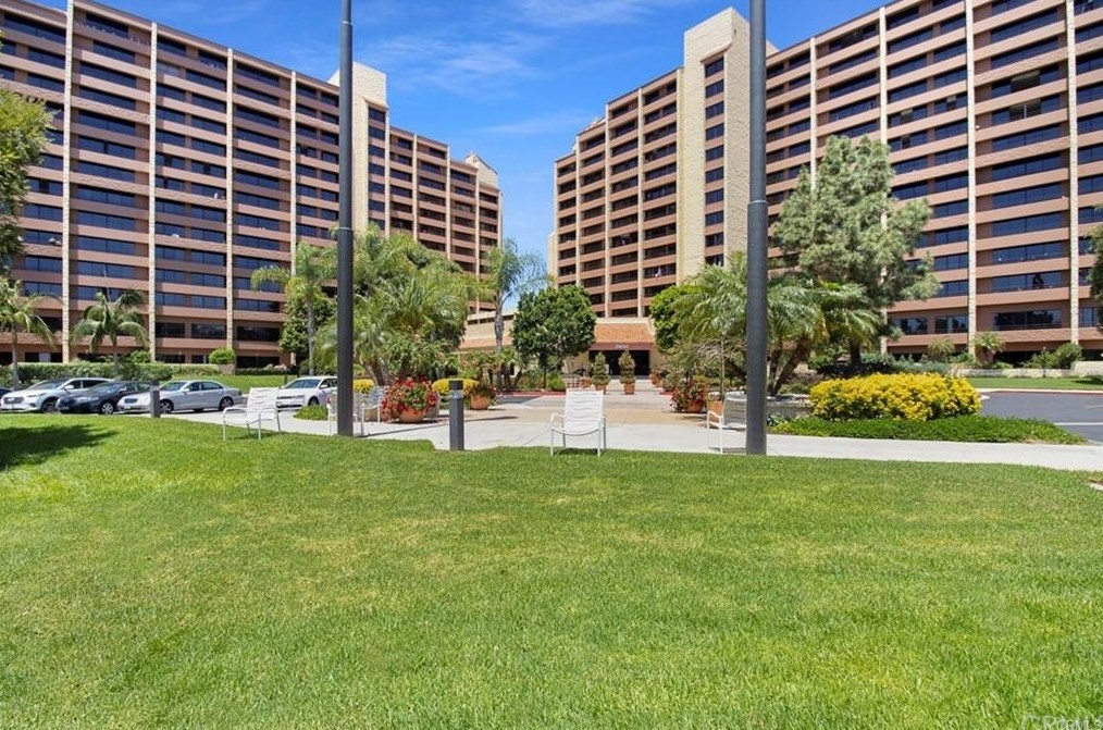 24055 Paseo Del Lago, Laguna Beach CA  92637-2678 exterior