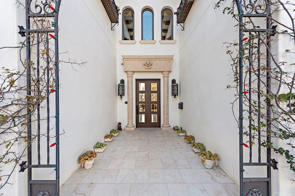 16501 Peale Ln, Huntington Beach, CA 92649-2800