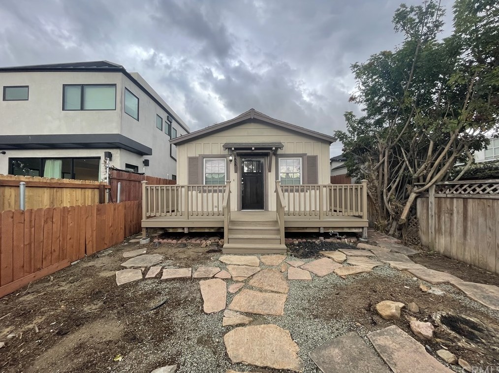 1838 Walgrove Ave, Los Angeles, CA 90066-2233