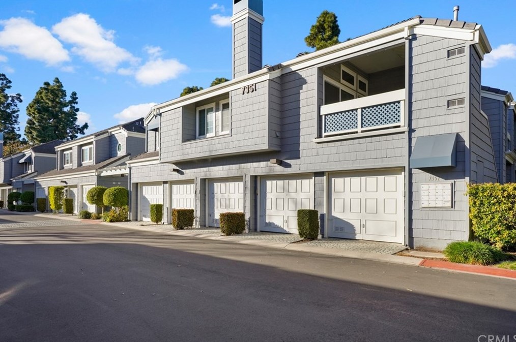 7351 Coho Dr, Huntington Beach CA  92648-2452 exterior
