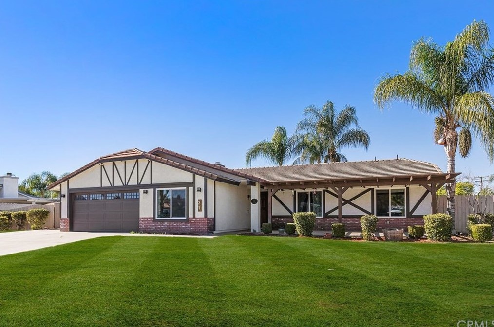 31 Heron Ln, Riverside, CA 92507