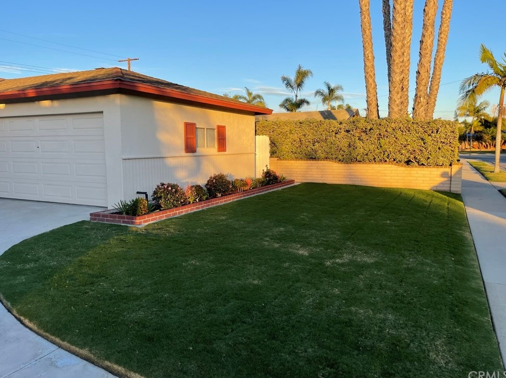 5181 Skylark Dr, Huntington Beach, CA 92649