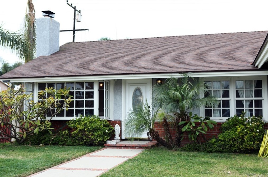 15331 Newcastle Ln, Huntington Beach, CA 92647