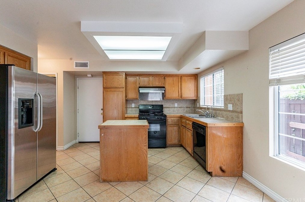 13842 Marbella St, Fontana, CA 92336-3875