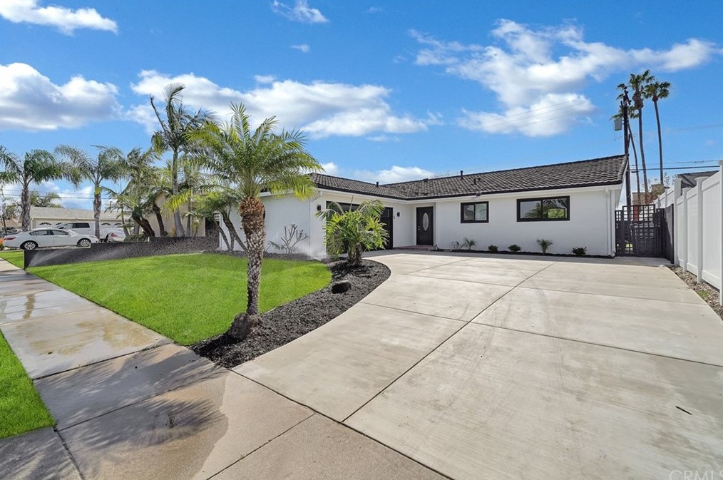 17151 Granada Ln, Huntington Beach, CA 92647