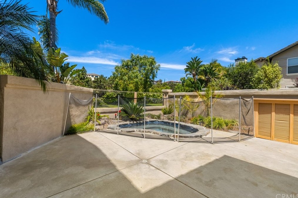 138 Cameray Hts, Laguna Beach, CA 92677-9214