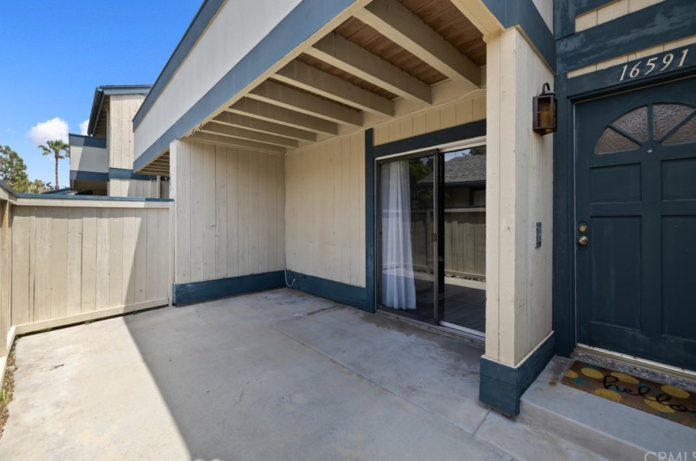 16591 Sell Cir, Huntington Beach CA  92649-3298 exterior