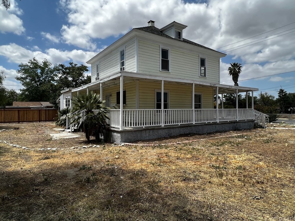 403 W Latham Ave, Hemet, CA 92543