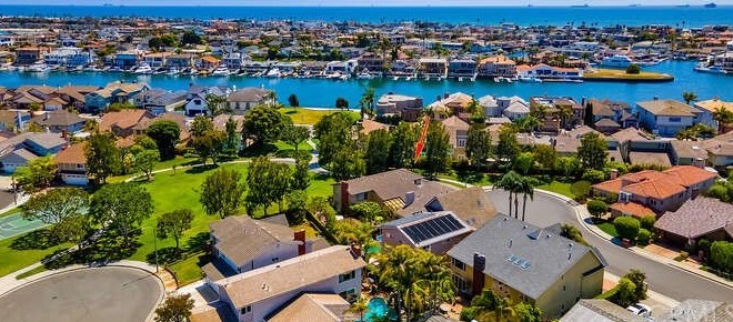 16362 Spartan Cir, Huntington Beach, CA 92649-2526