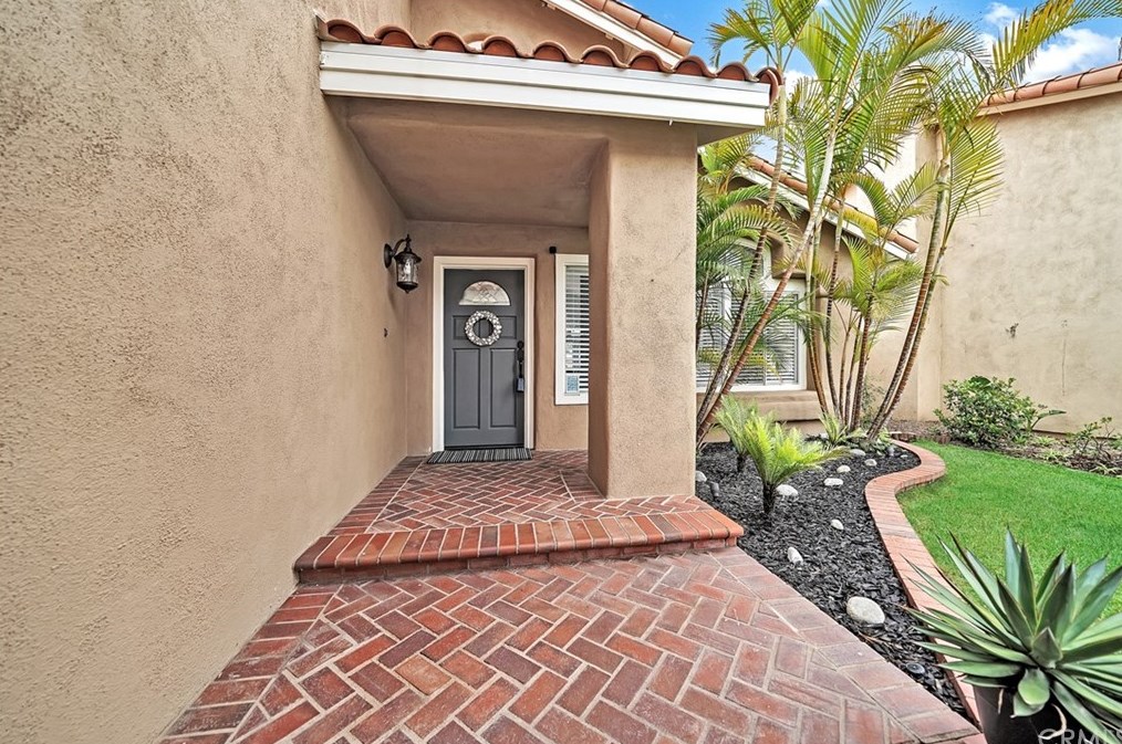 9202 Santiago Dr, Huntington Beach, CA 92646-6342