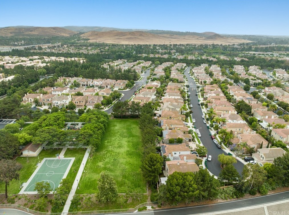 8 Hollinwood, Irvine, CA 92618