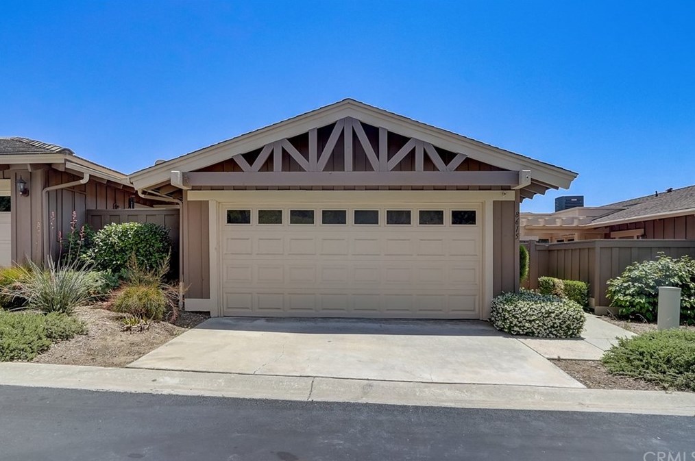8615 Circle R Course Ln, Escondido, CA 92026-5904