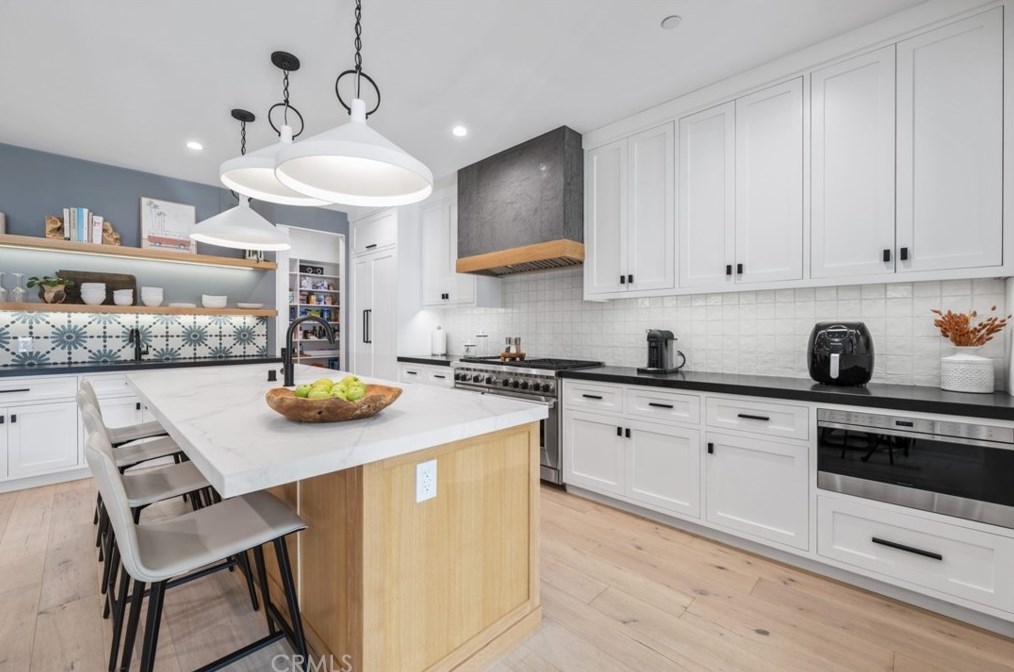 218 Diamond Ave, Newport Beach, CA 92662