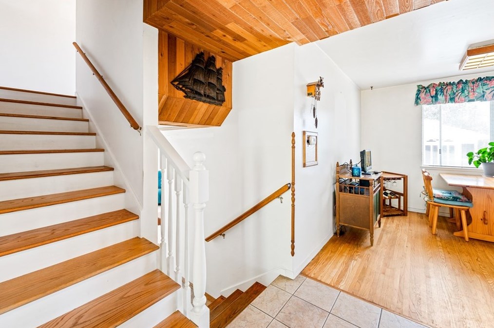17301 Breda Ln, Huntington Beach, CA 92649-4626