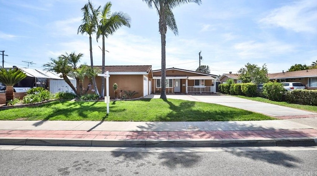 13411 Olympus Dr, Westminster, CA 92683-2514