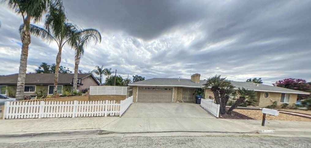 40865 Cavalier Dr, Hemet, CA 92544-6207