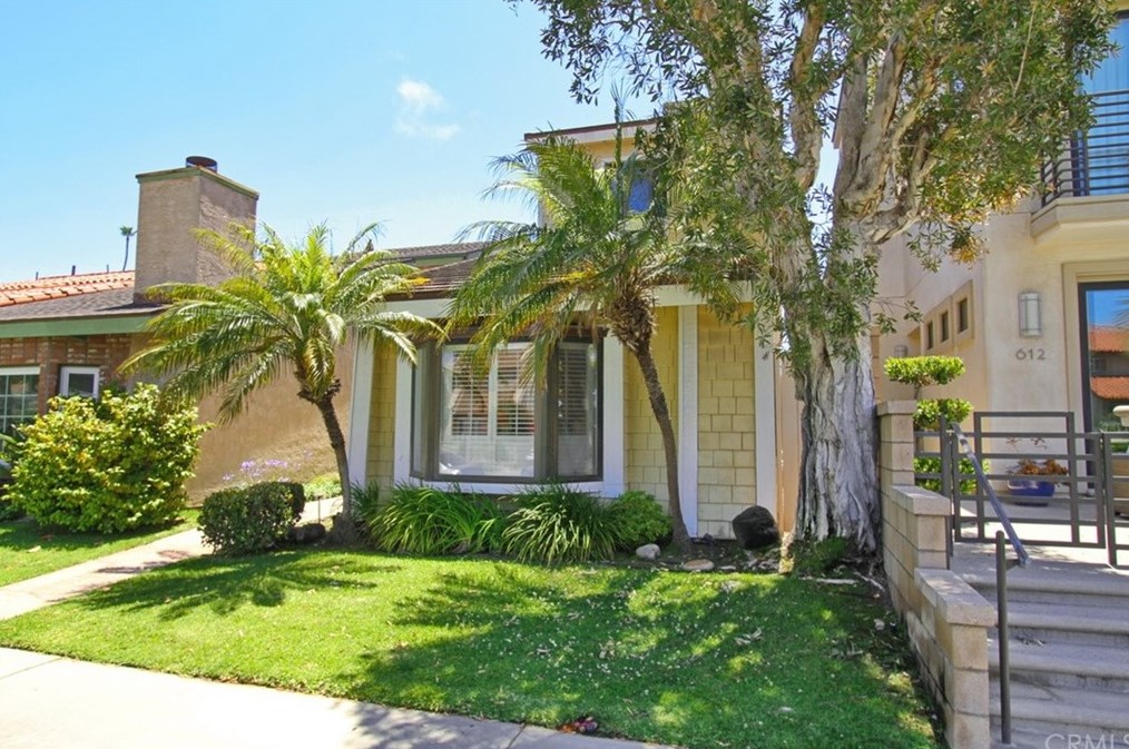 614 17th St, Huntington Beach, CA 92648-4020